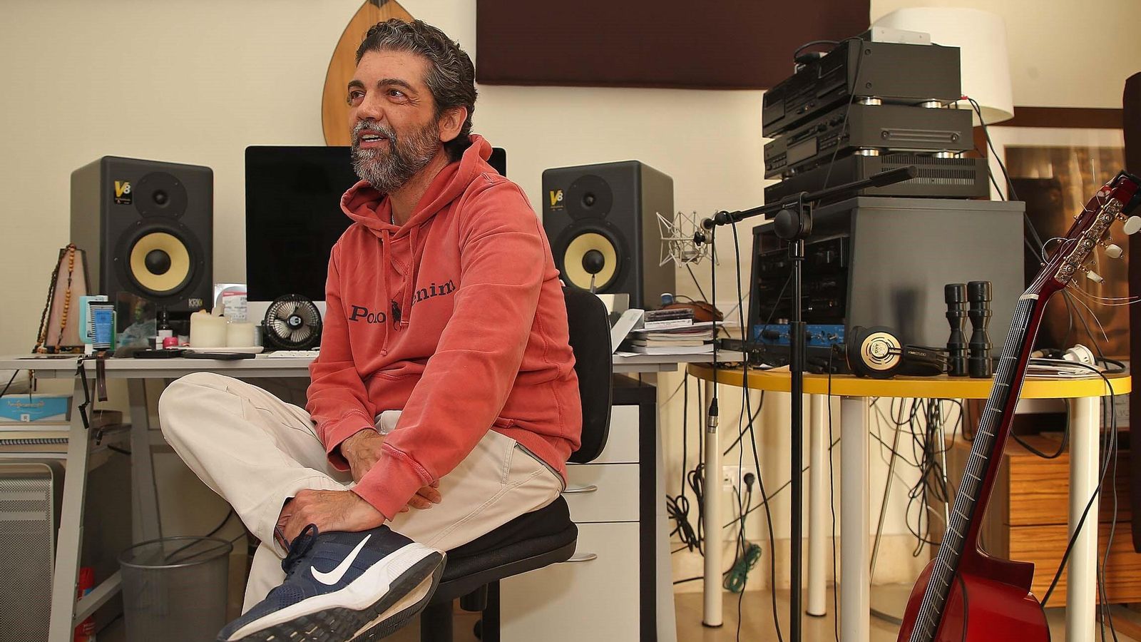 El guitarrista durante la entrevista concedida a 'Europa Sur'.