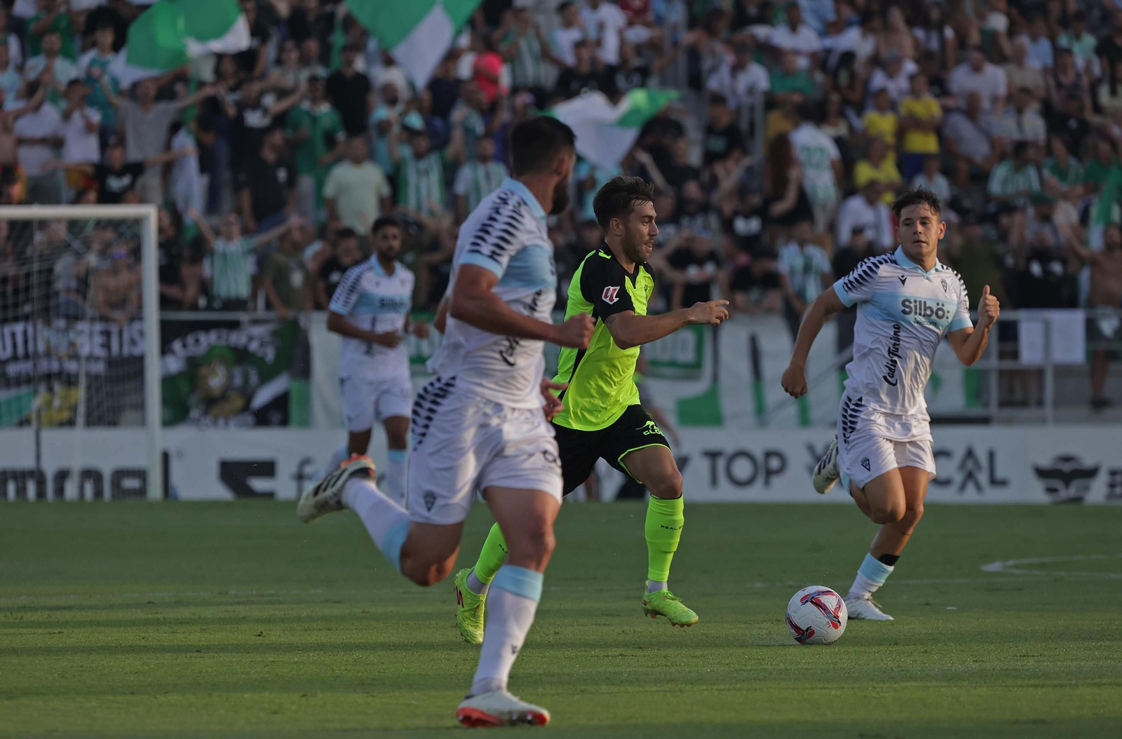 Las mejores fotos del Real Betis - Cádiz CF celebrado en el Ciudad de La Línea