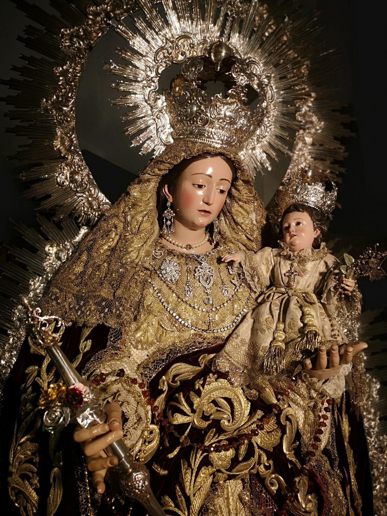 La Virgen del Rosario de las Siete Palabras vestida para su salida procesional