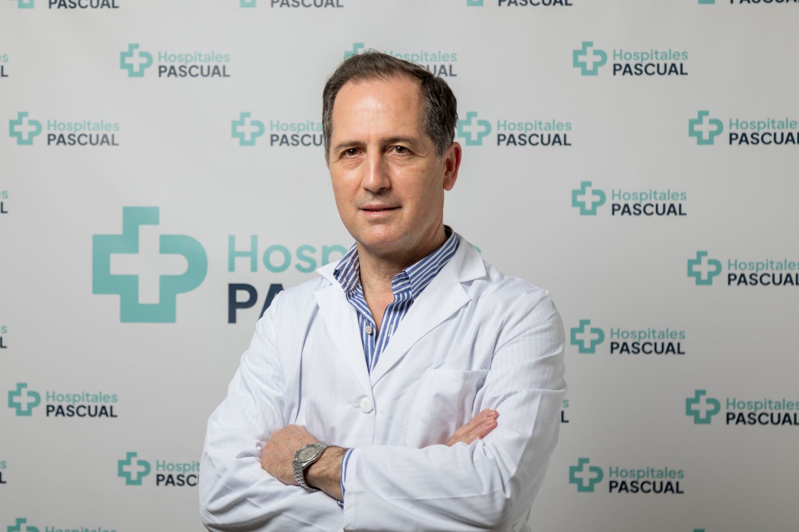 José Ramón Martín-Hidalgo, Doctor de Cirugía General de servicio.