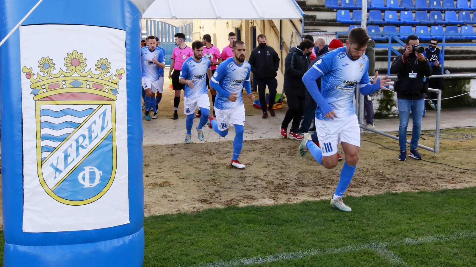 Imágenes del Xerez CD y Atco. Antoniano en La Juventud