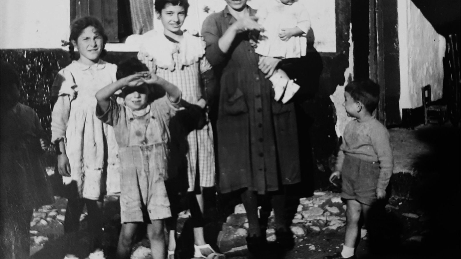 Paco Guerrero, a la derecha, con su familia