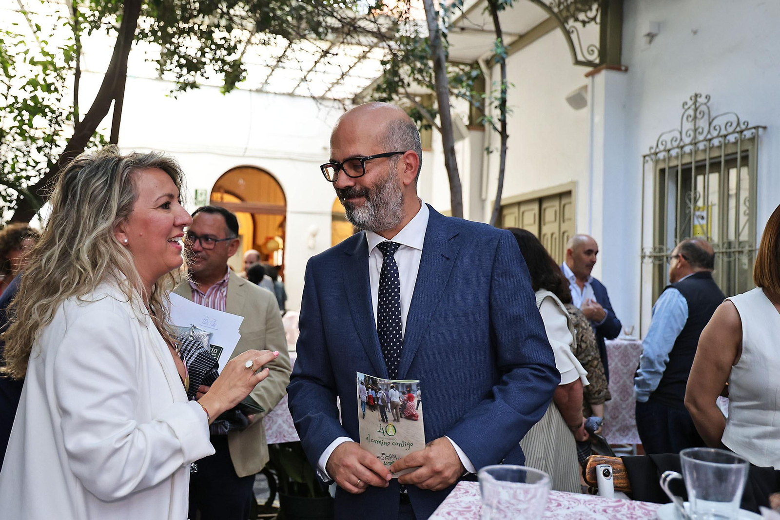 Imágenes de la presentación de la Guía del Rocío 2024 de Huelva Información