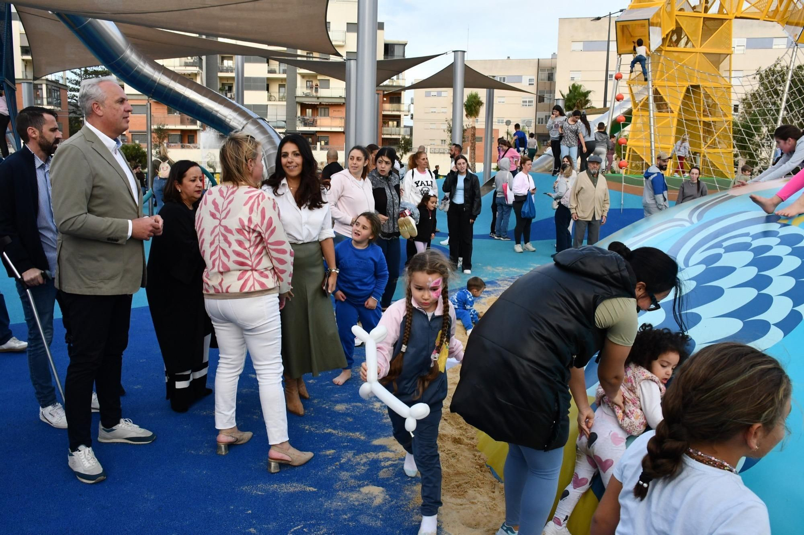 Multitudinaria inauguración del nuevo parque temático entre Campamento y Puente Mayorga