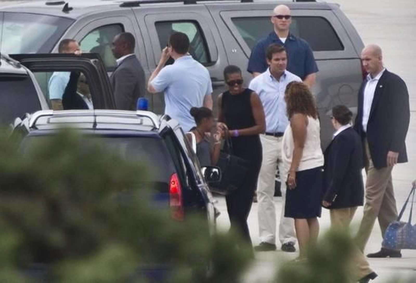 Michelle Obama y su hija pequeña Sasha ya descansan en la Costa del Sol./ EFE