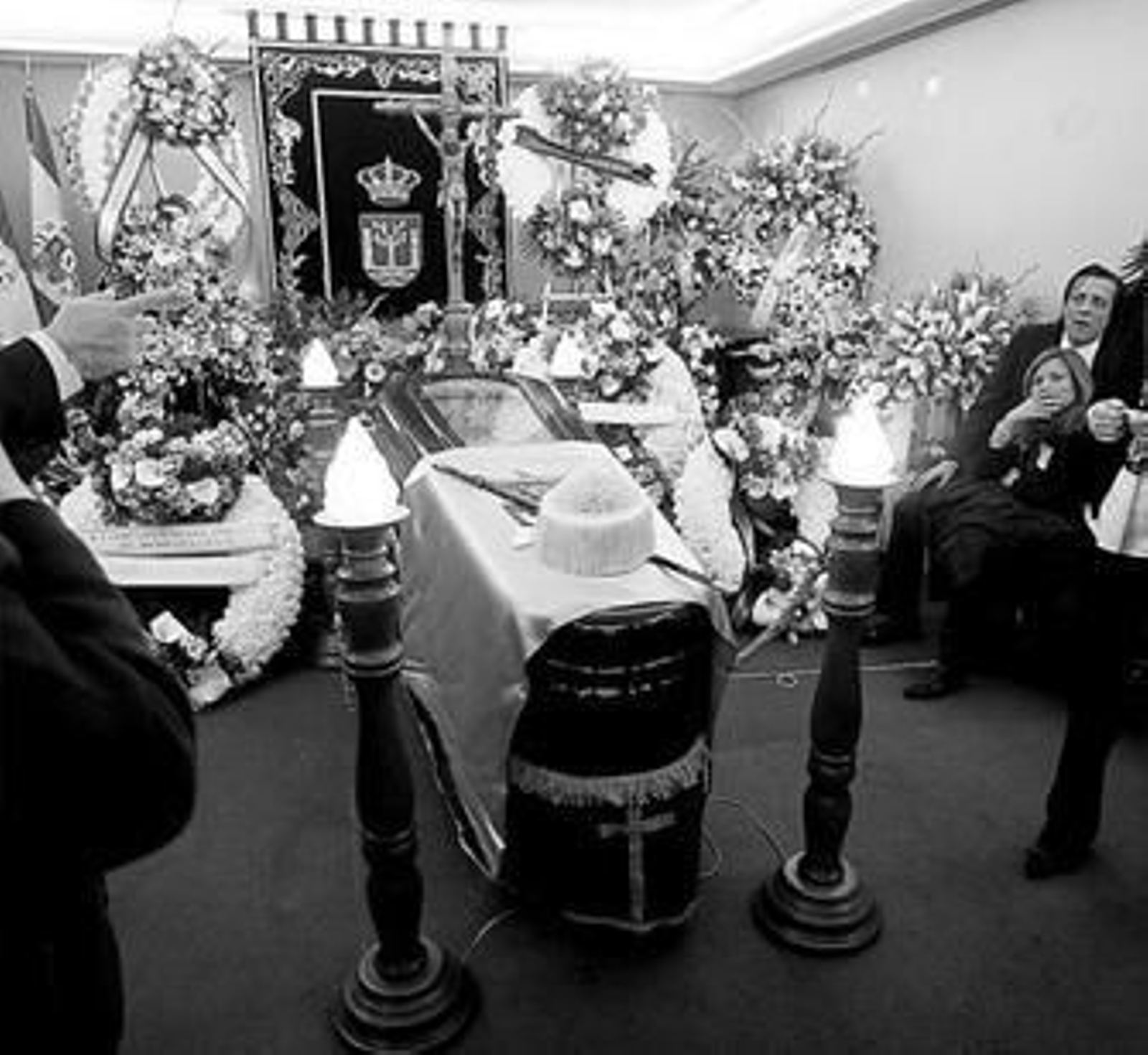 El salón de actos del Rectorado acogió la capilla ardiente de Romero Palanco.