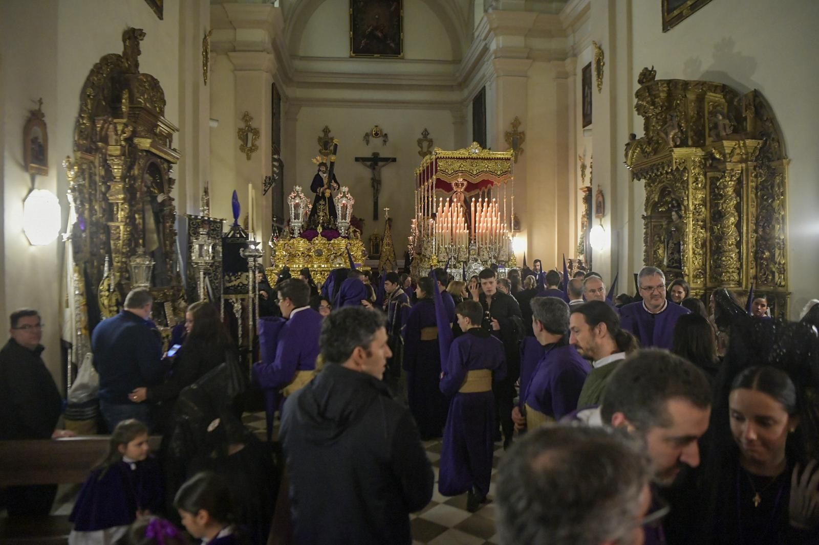 Fotos: Nazarenos acaba con la expectación cancelando su recorrido