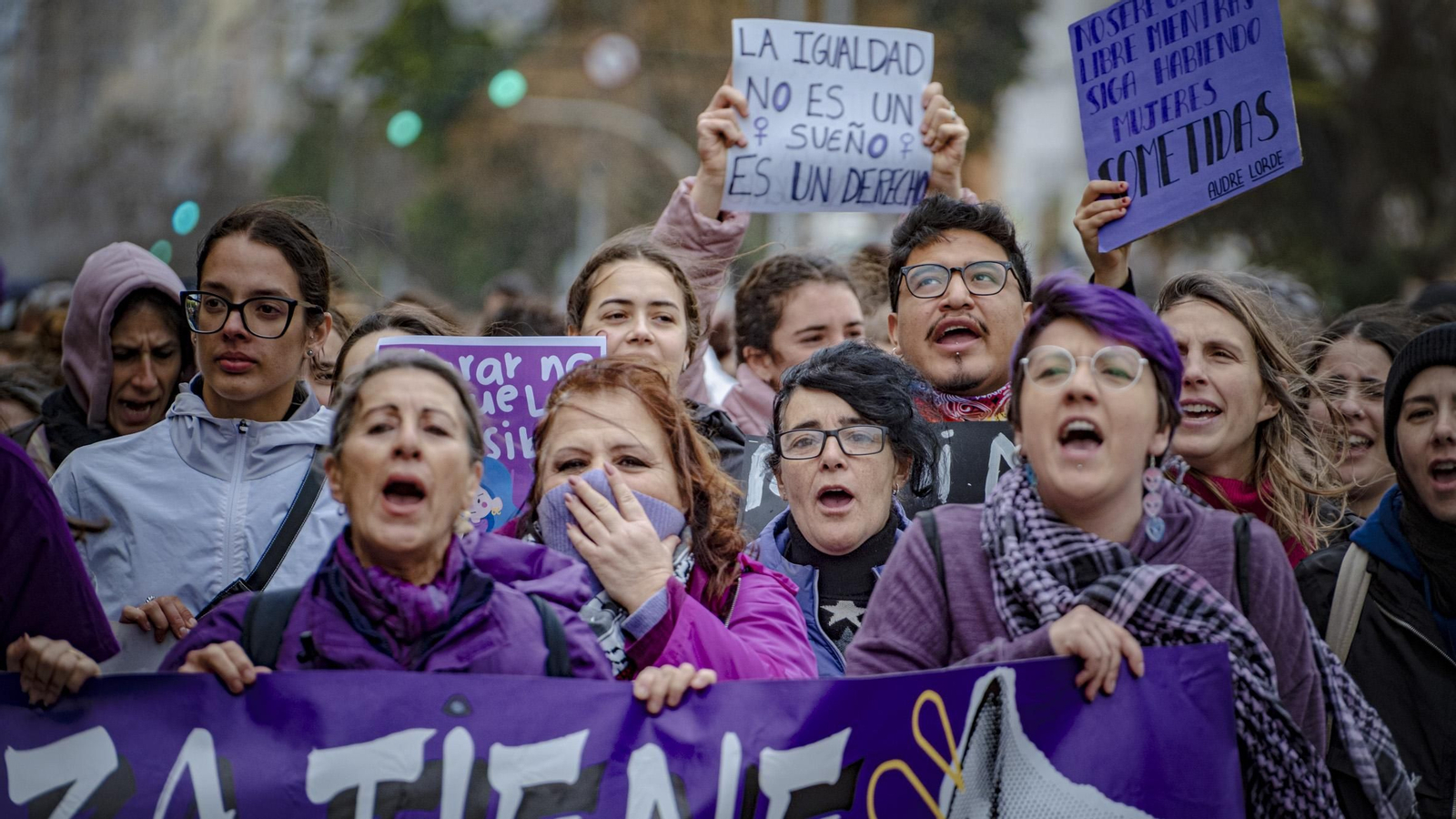 Las imágenes de la manifestación por el 8M, Día Internacional de la Mujer, en Cádiz