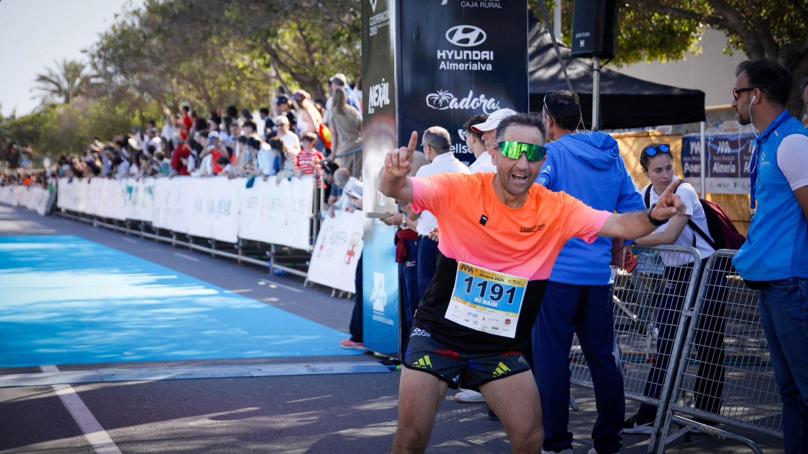 Imágenes de la llegada de la Media maratón Ciudad de Almería