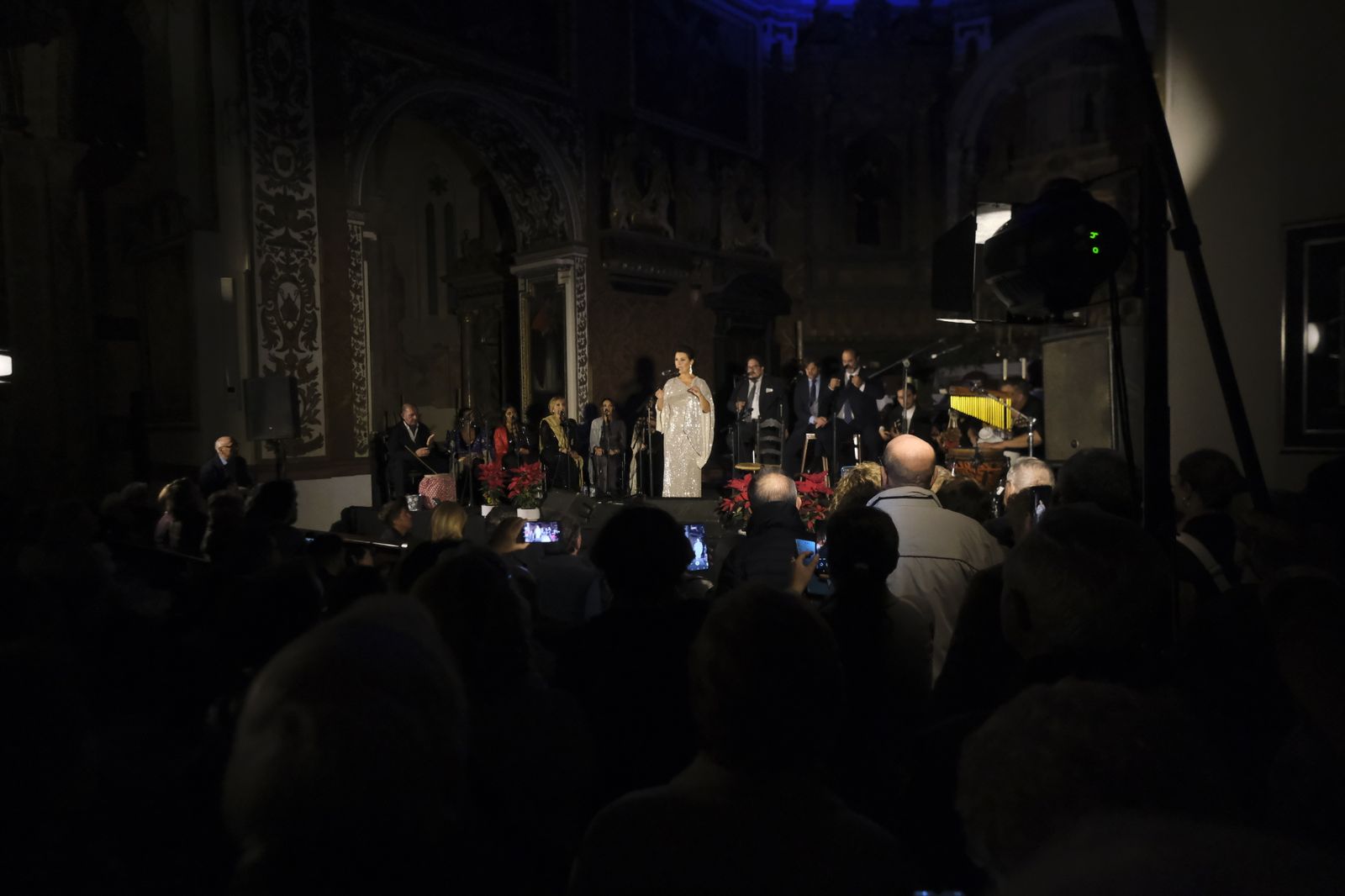 La zambomba flamenca con María José Santiago en Córdoba, en fotografías