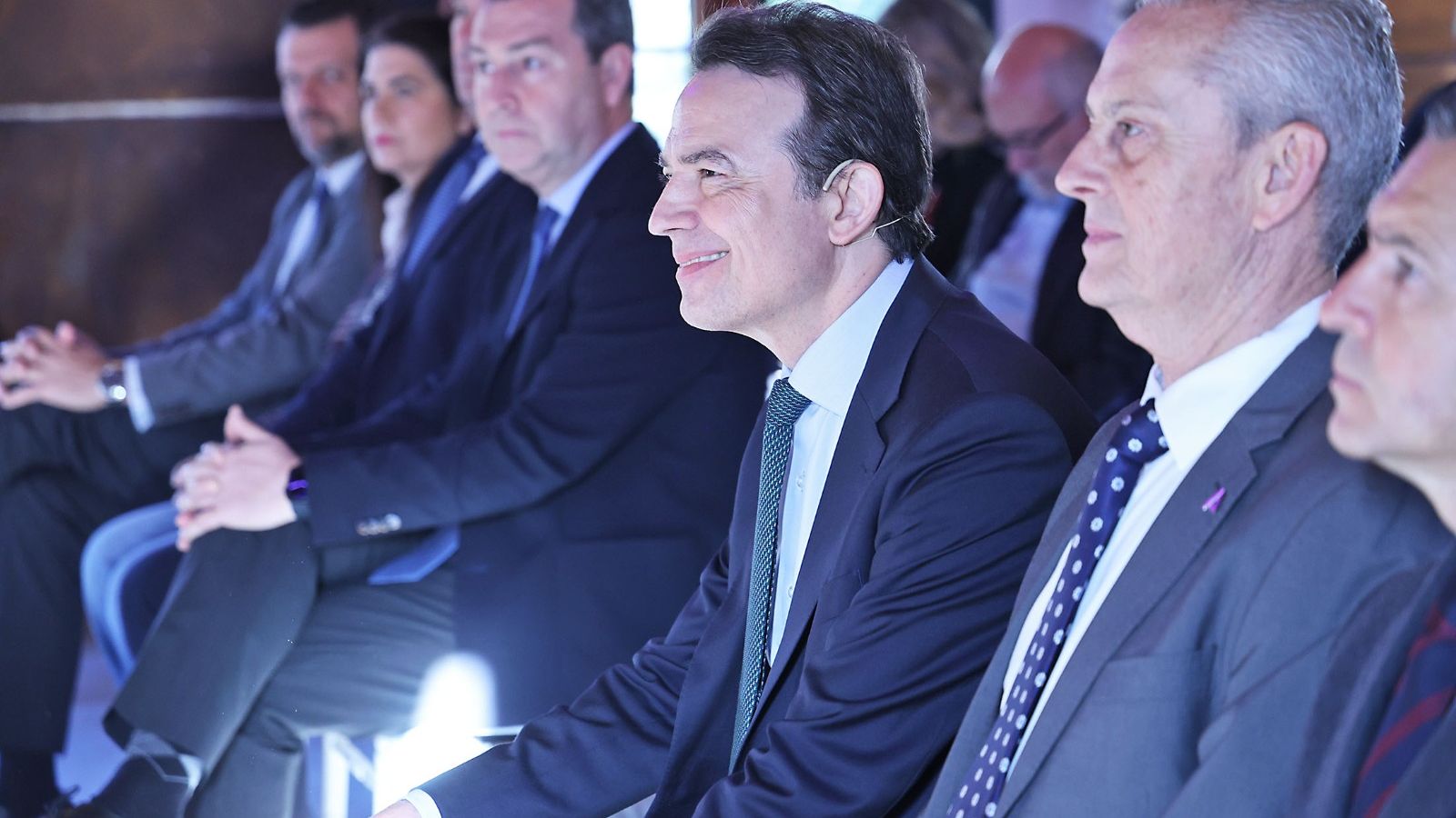 Arturo Gonzalo, junto a Juan del Olmo, antes de su intervención en el Foro Gerardo Rojas de Huelva Información.