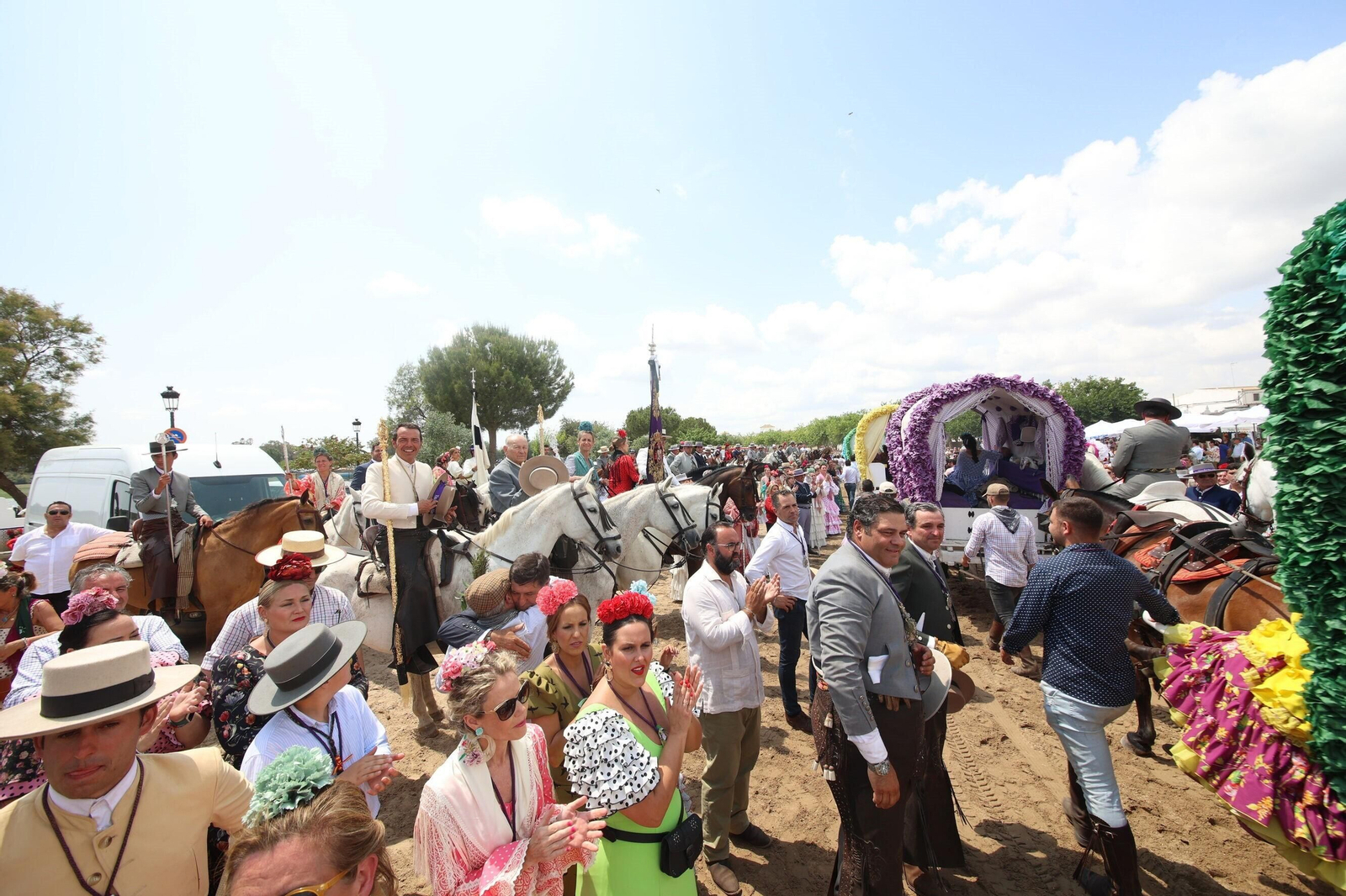 La Hermandad del Rocío de Jerez se presenta ante la Virgen