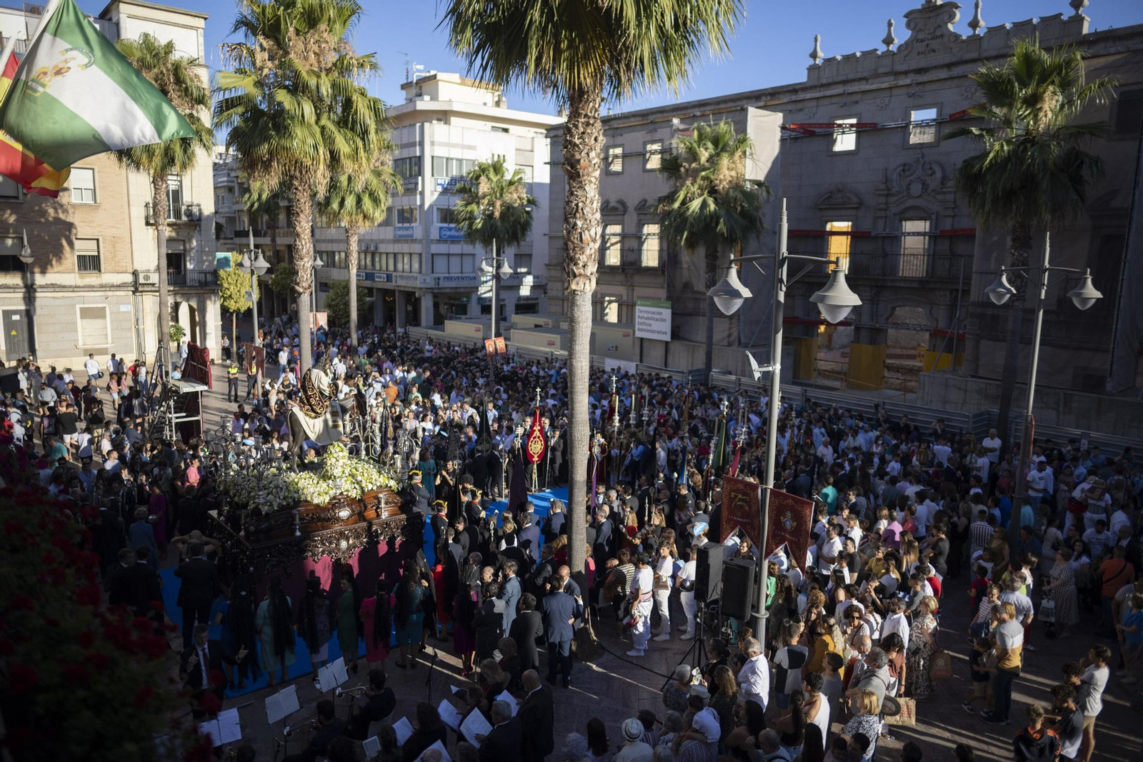 Imágenes de la salida extraordinaria de La Borriquita por las calles de Huelva