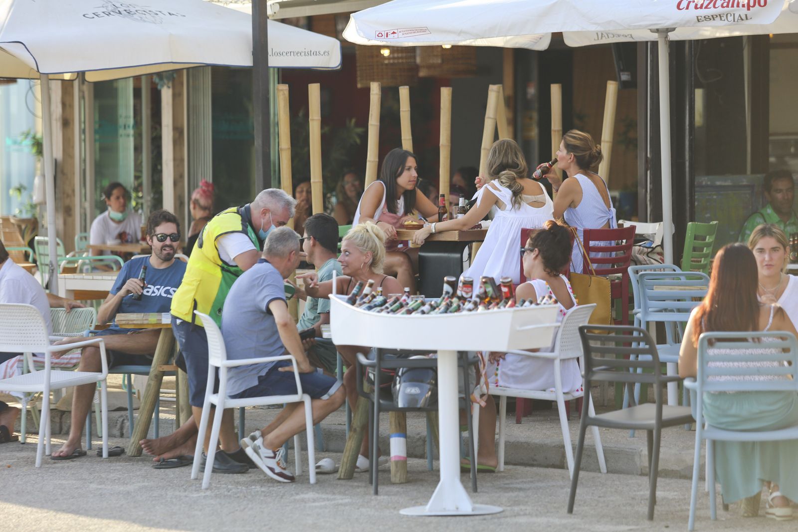 Así se está viviendo el verano del coronavirus en Pedregalejo. Fotos al atardecer