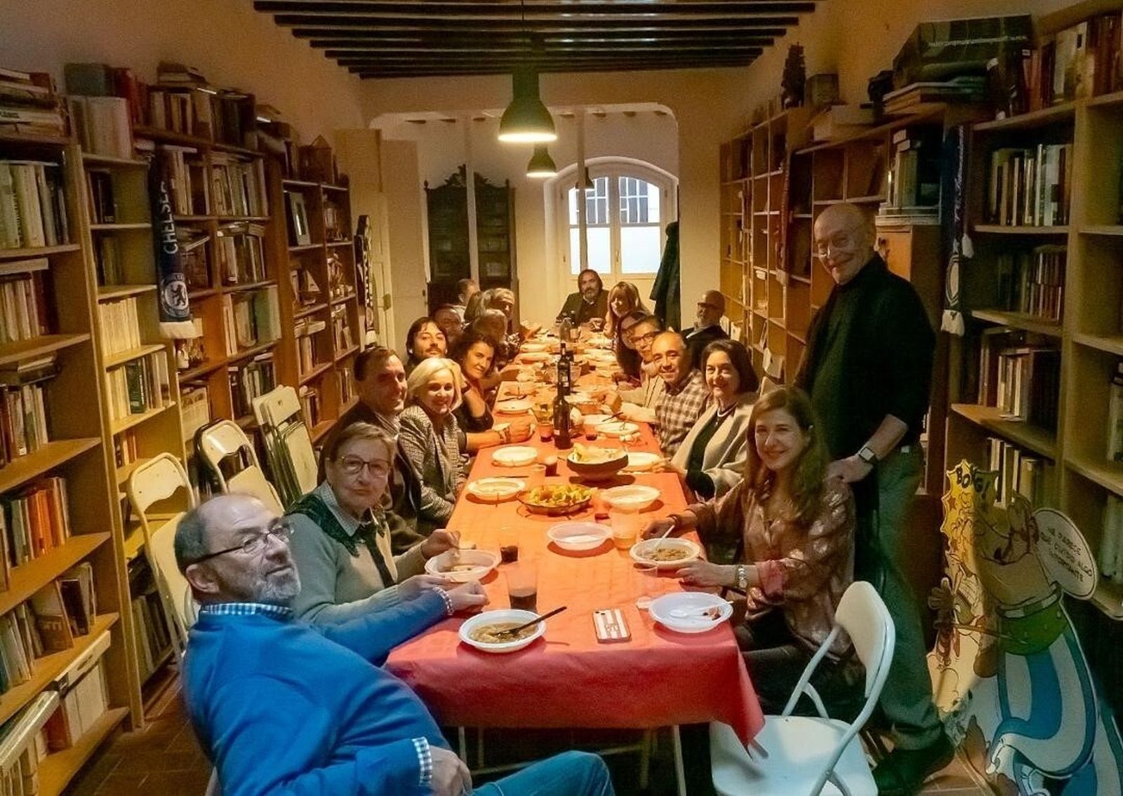 Paqui Cea con Fernando Santiago, Fabián Santana, Carmen Romero, Kiki Hernández, David Doña, Encarna Díaz, Víctor López, Antonio Hernández-Rodicio, Alberto Grimaldi, Mariana Fernández, Carlos Rosado, María José Benítez, Tily Santiago, Amalia Bulnes, Taite Cortés, y María José Gómez, entre otros.