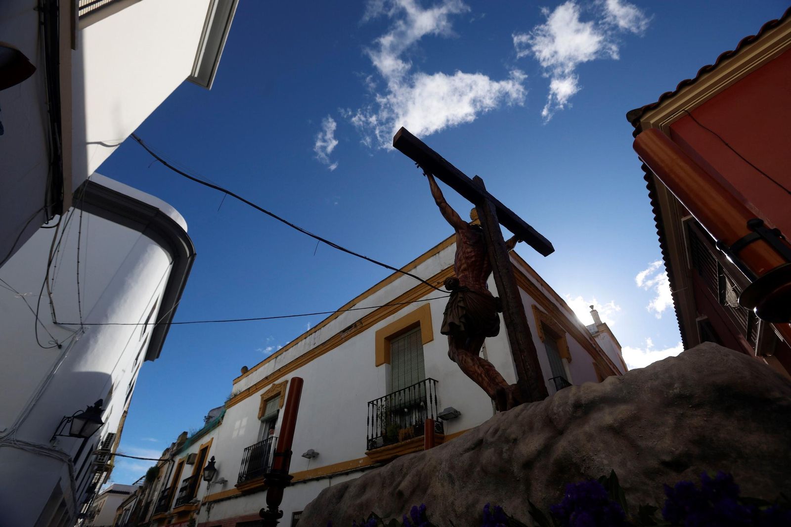 La procesión de la Universitaria en este Martes Santo de Córdoba, en imágenes