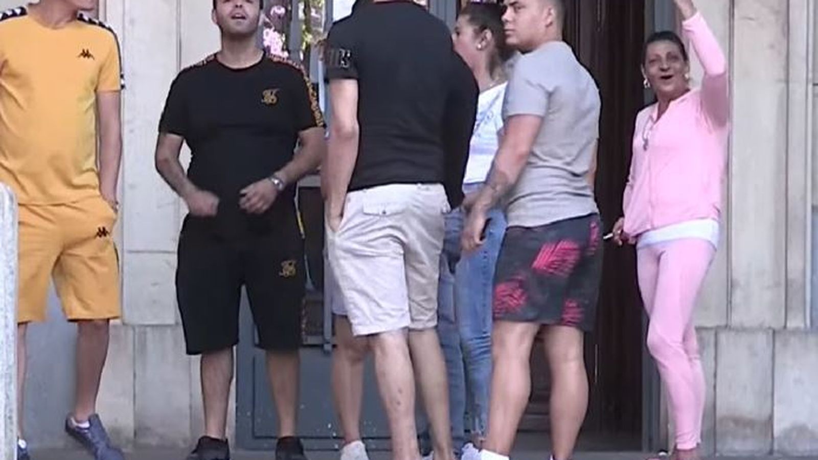 La matriarca de los Chorizos (a la derecha), tras el acuerdo de 2019.