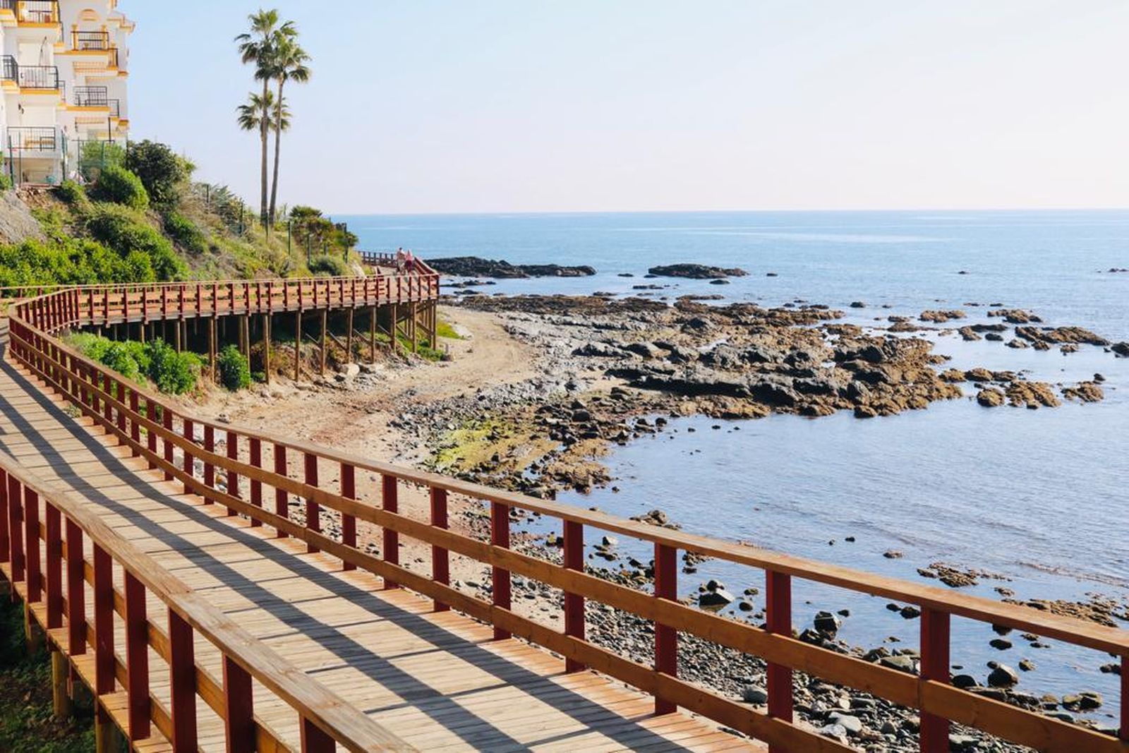 Vista general de la senda litoral de Mijas.