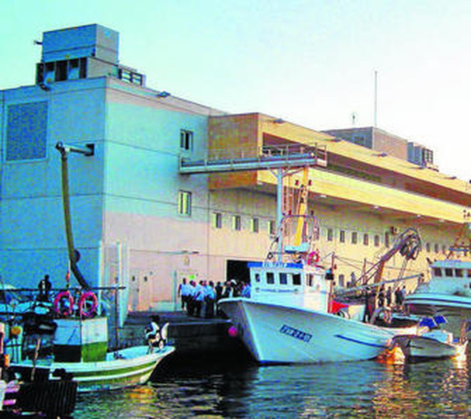 Puerto pesquero y lonja de la capital almeriense.