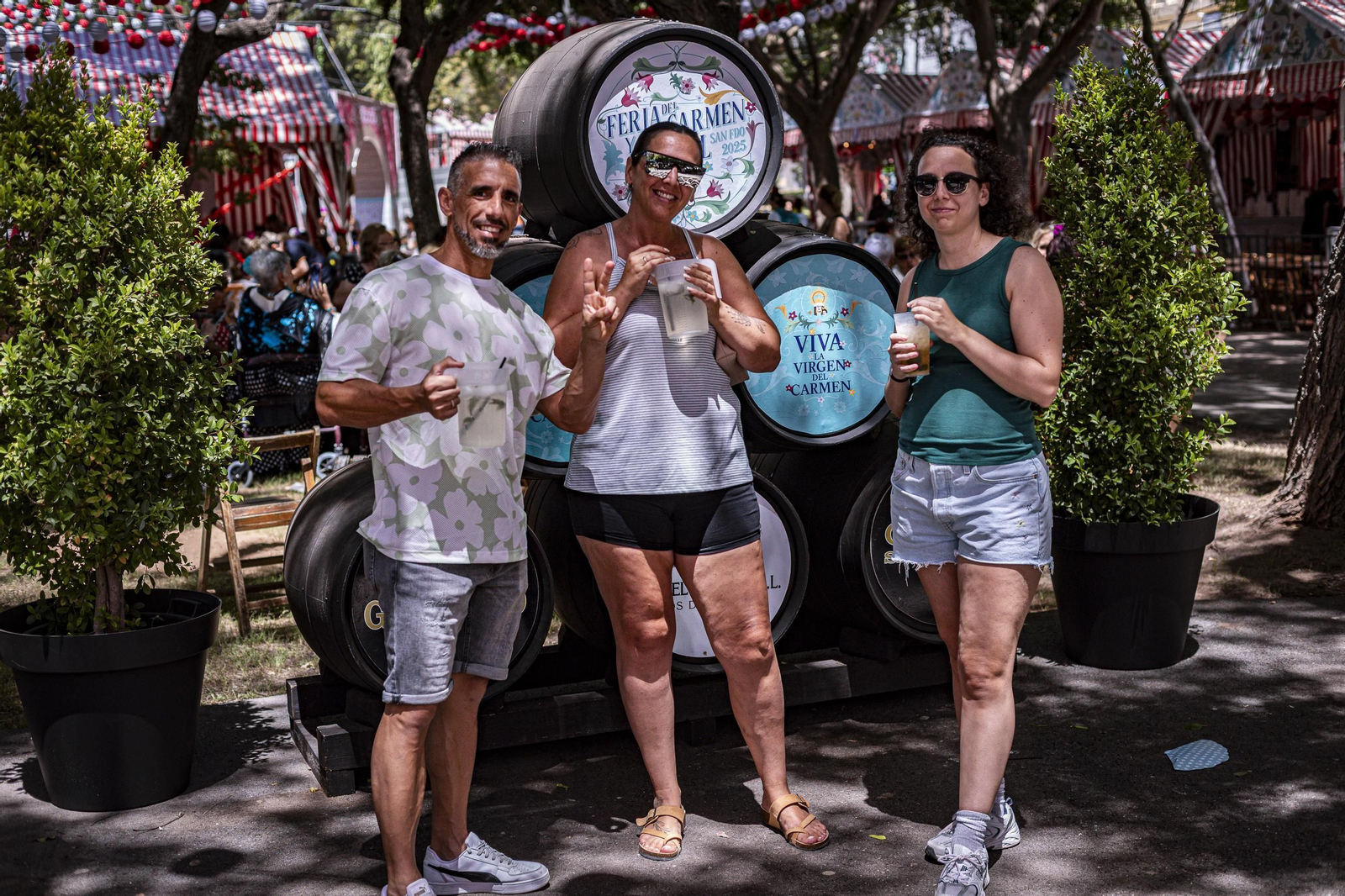 Búscate en las imágenes del Día de la Mujer de la Feria del Carmen y de la Sal de San Fernando