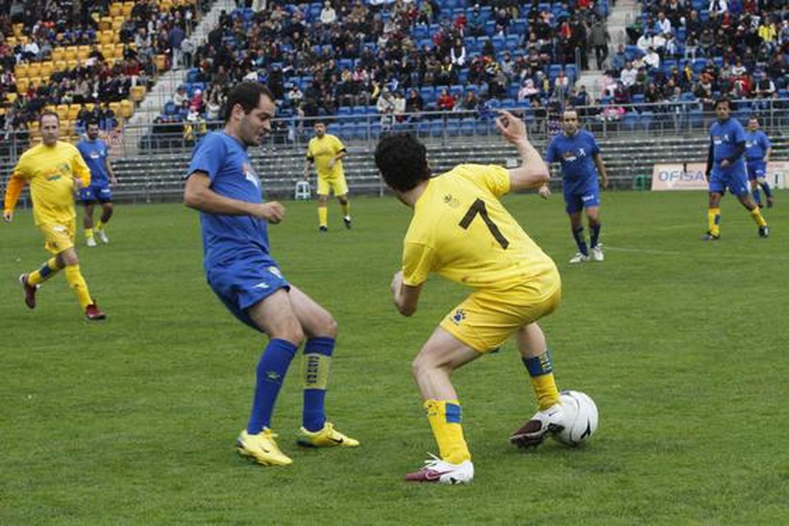 El partido de los Reyes Magos congregó a unas 3.000 personas que disfrutaron del espectáculo futbolístico, al mismo tiempo que colaboraban con la campaña  "Ningún niño sin juguete"

Foto: Lourdes de Vicente