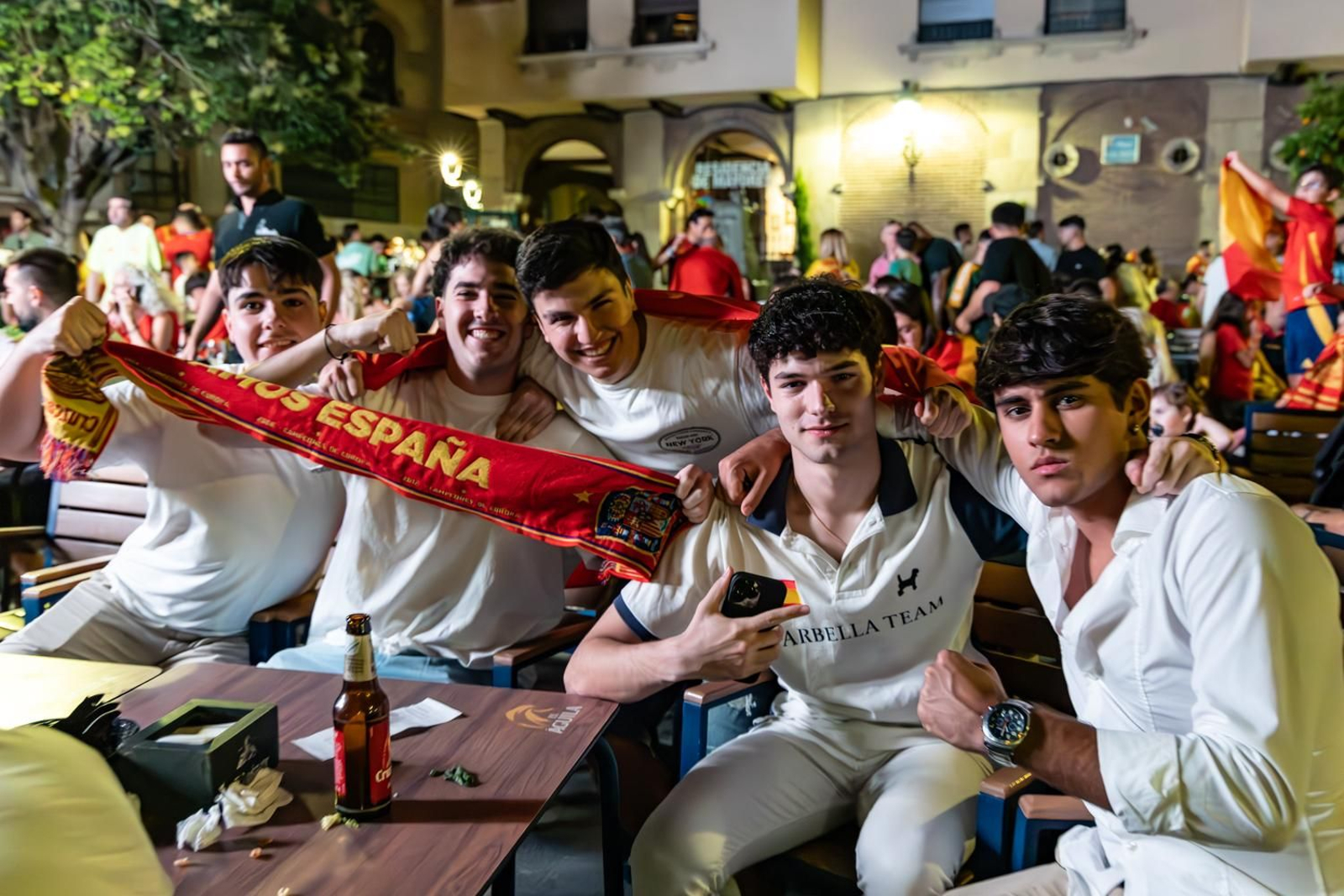 La euforia jiennense por la victoria de España, imágenes