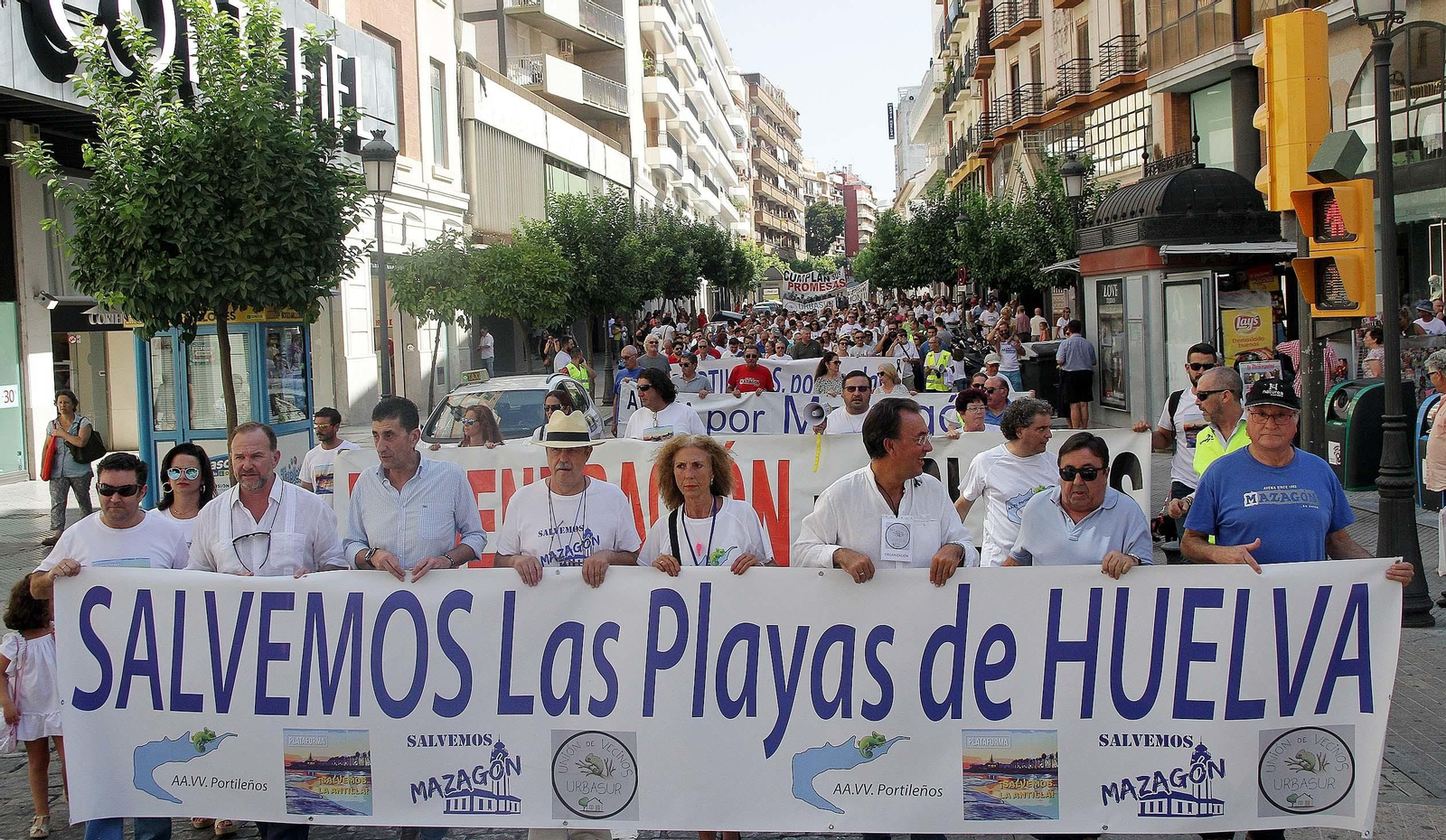Imágenes de la manifestación "Salvemos las Playas de Huelva"