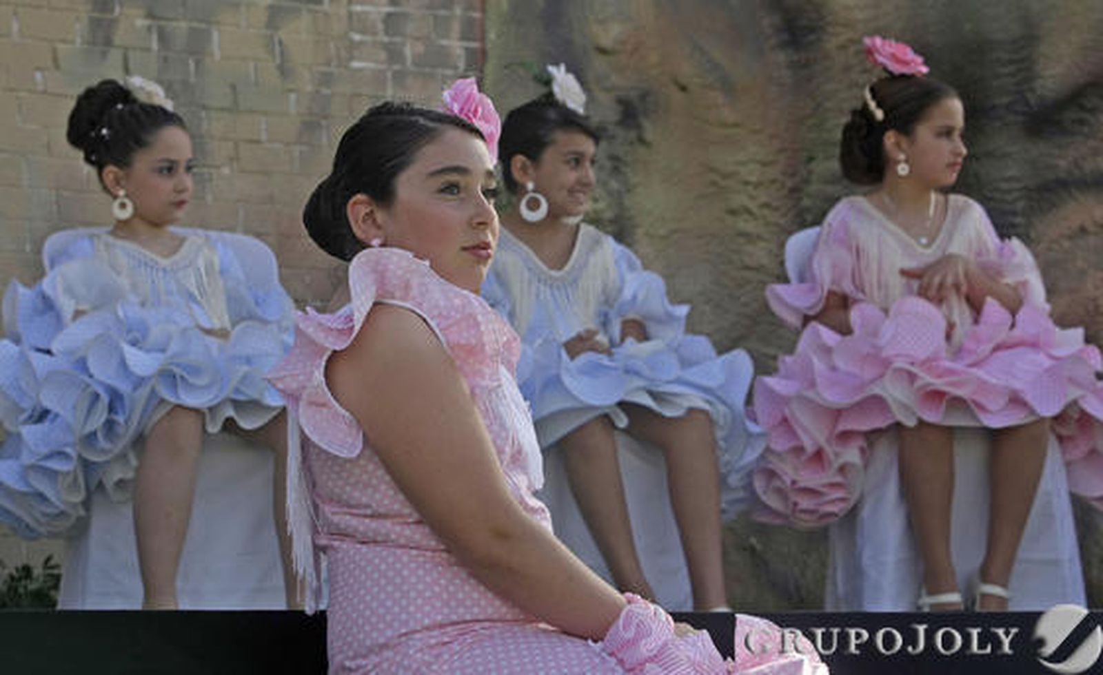 Cristina Barcia y Estefanía del Río, reinas infantil y juvenil respectivamente, fueron coronadas en un imponente escenario que recreaba el Tajo de Ronda.

Foto: Erasmo Fenoy