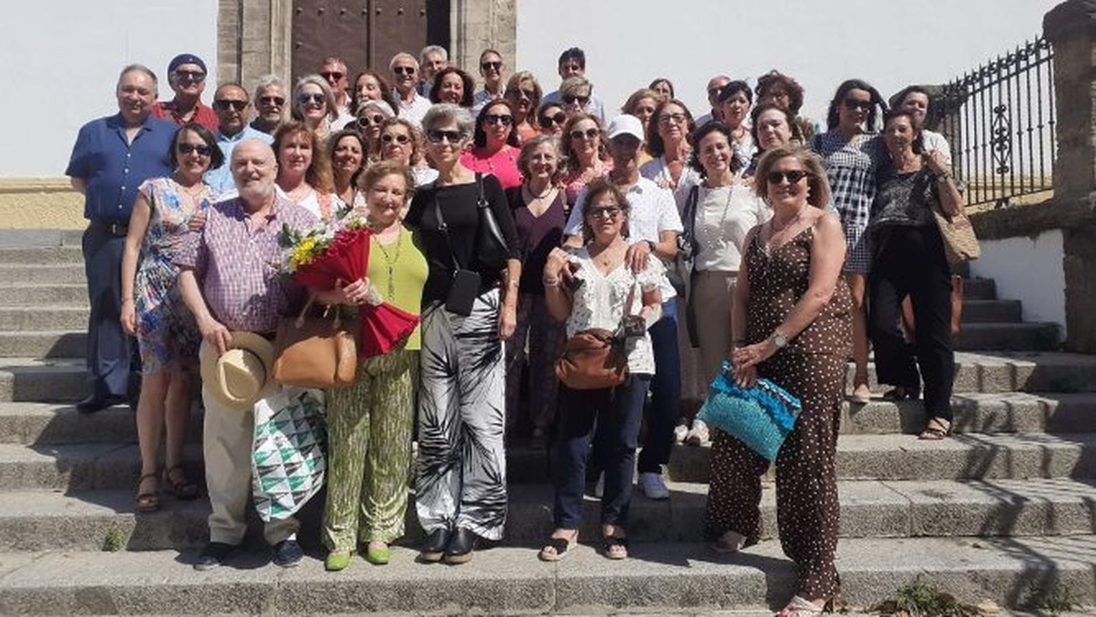 El homenajeado José Cano Sánchez con Mamen Pérez, Agueda Lahera, Carolina López, José Foncuberts, Charo López, Andrea Coto, Vanesa Clavija, Carmen Elías, Carmen Páez, Isa Rodríguez, Enrique Arámburu, Raquel de Diego, Tere Moreno, Maribel Sánchez, Ascen Larios, Magdalena Romero, Pili Ocón, Susana Rendón, Ana Tovar e Isabel García, entre otros.