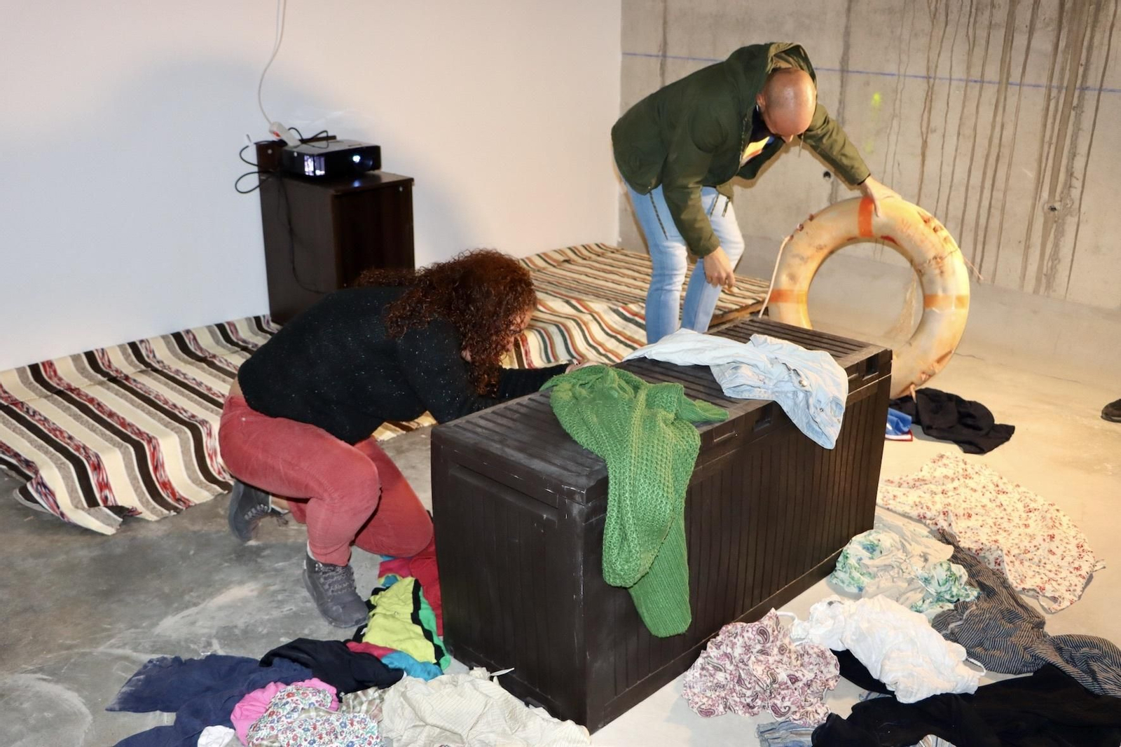 El dramático 'juego' de un viaje migratorio, en un 'escape room' para remover conciencias El dramático 'juego' de un viaje migratorio, en un 'escape room' para remover conciencias