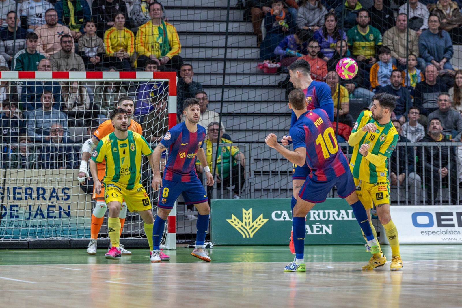 Las mejores imágenes del espectacular encuentro entre Jaén Paraíso Interior FS y Barça (3-3)