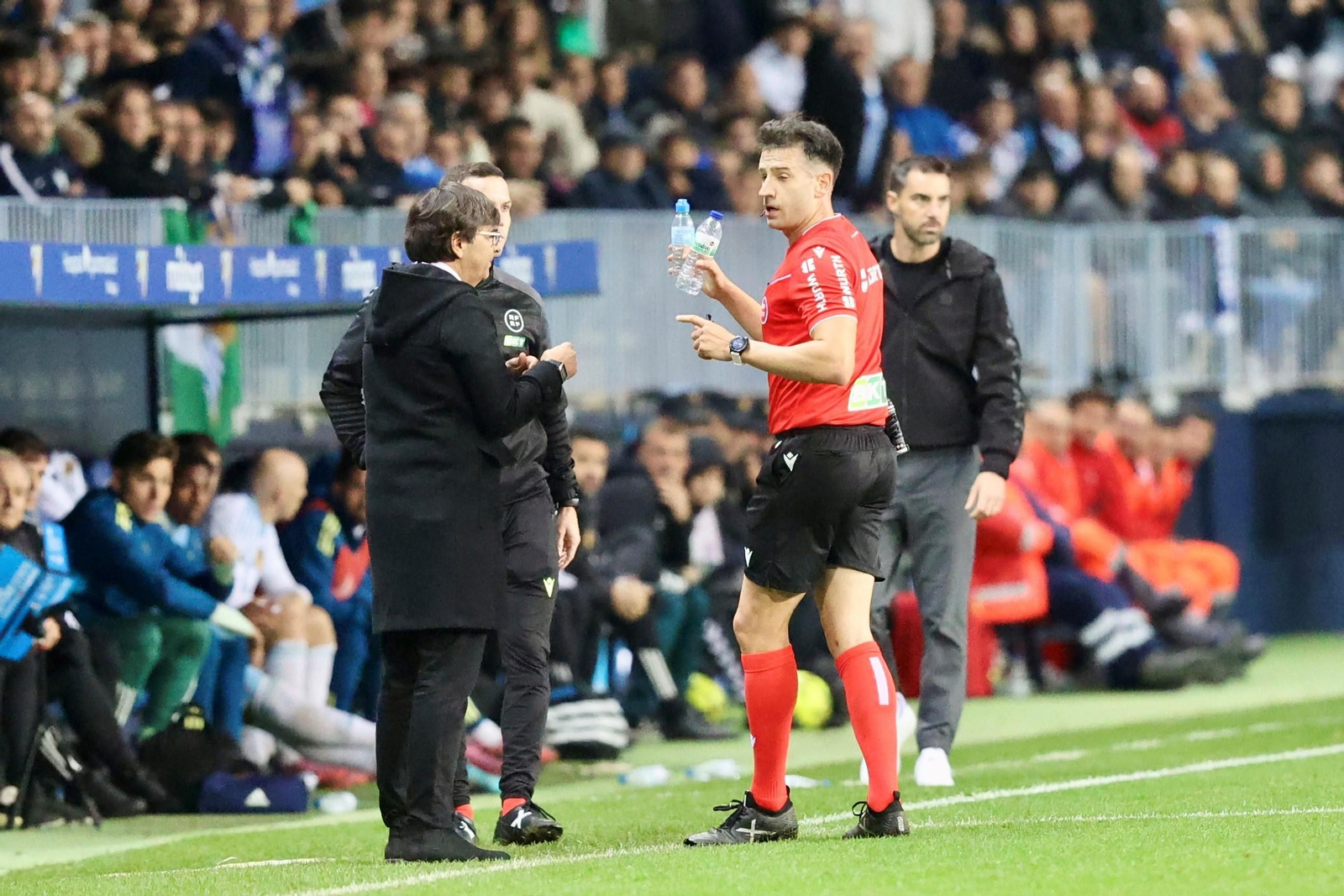 Cid Camacho, con las botellas.