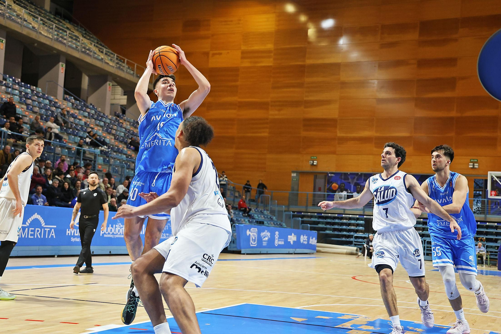 Imágenes del partido de baloncesto entre el Ciudad de Huelva y La Salud Archena