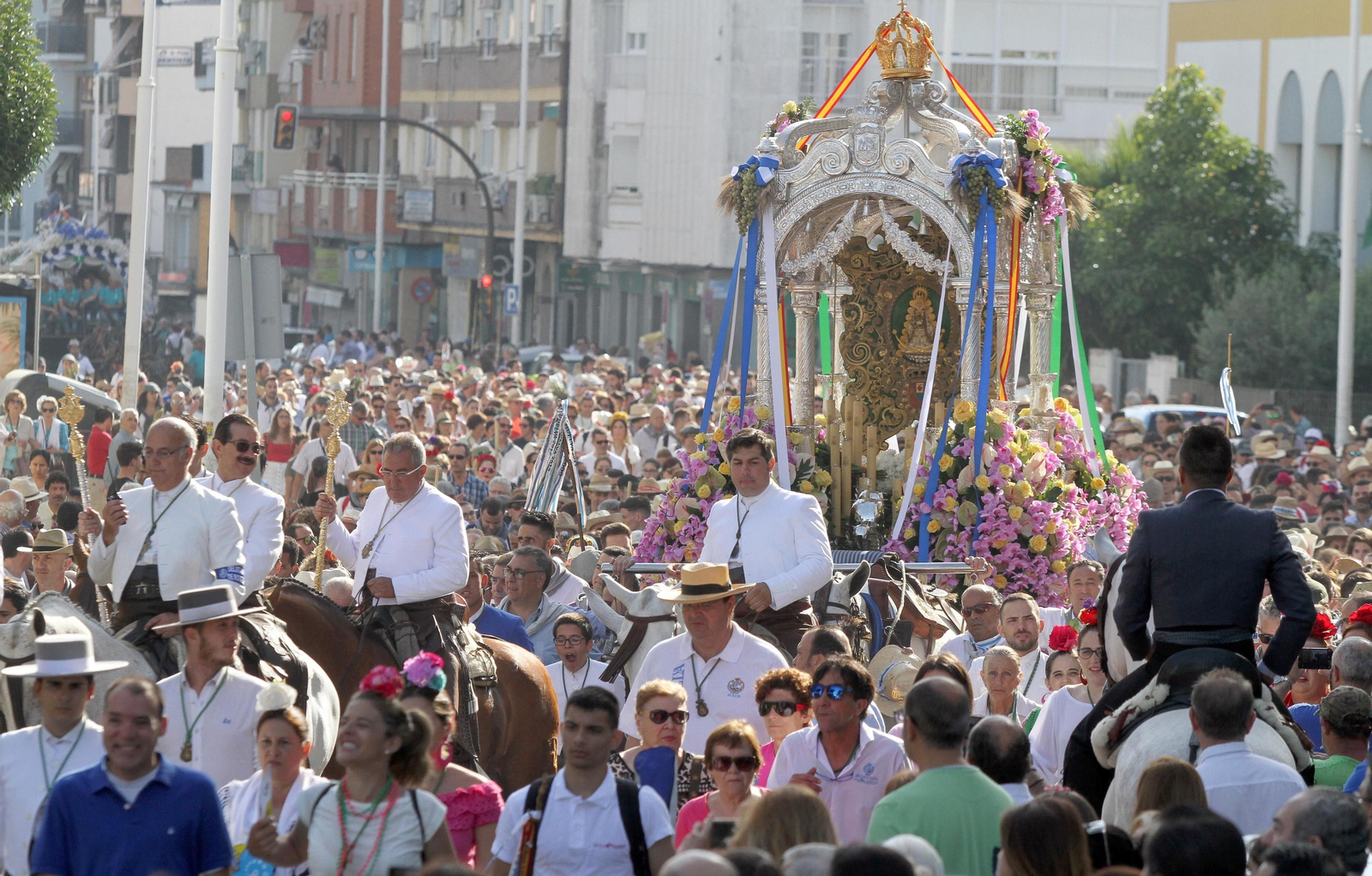 Imágenes de la salida de la Hermandad de Huelva