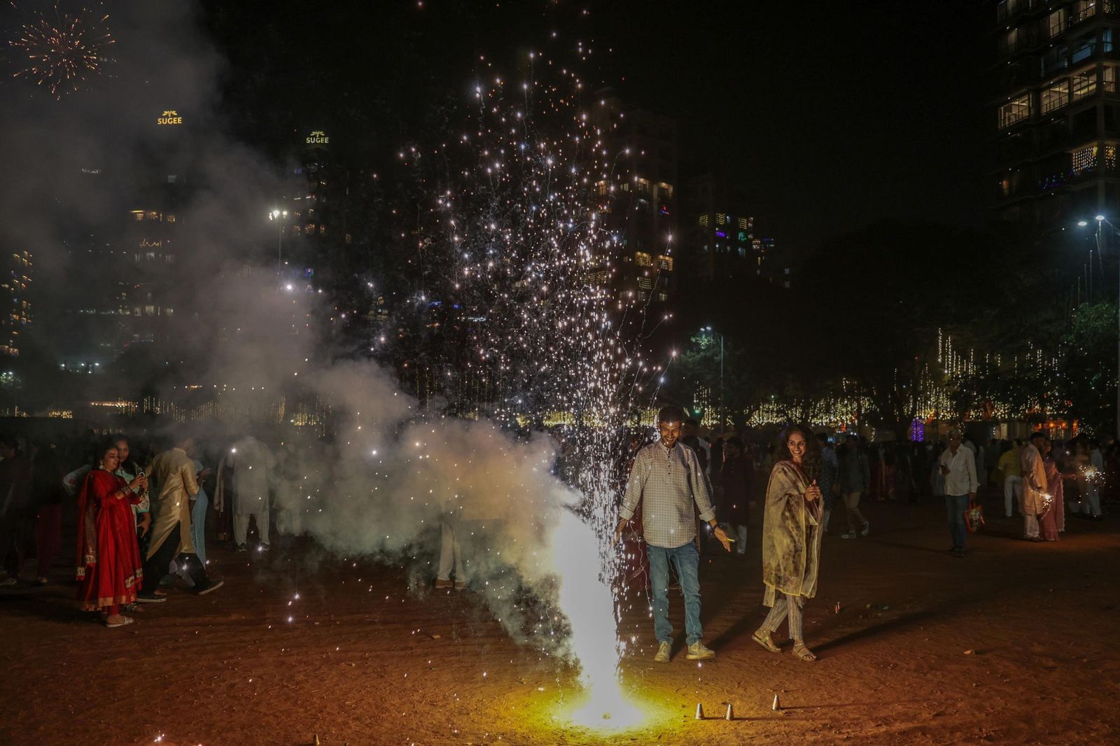 Las preciosas imágenes de la celebración del Diwali en India: un festival de luz y color
