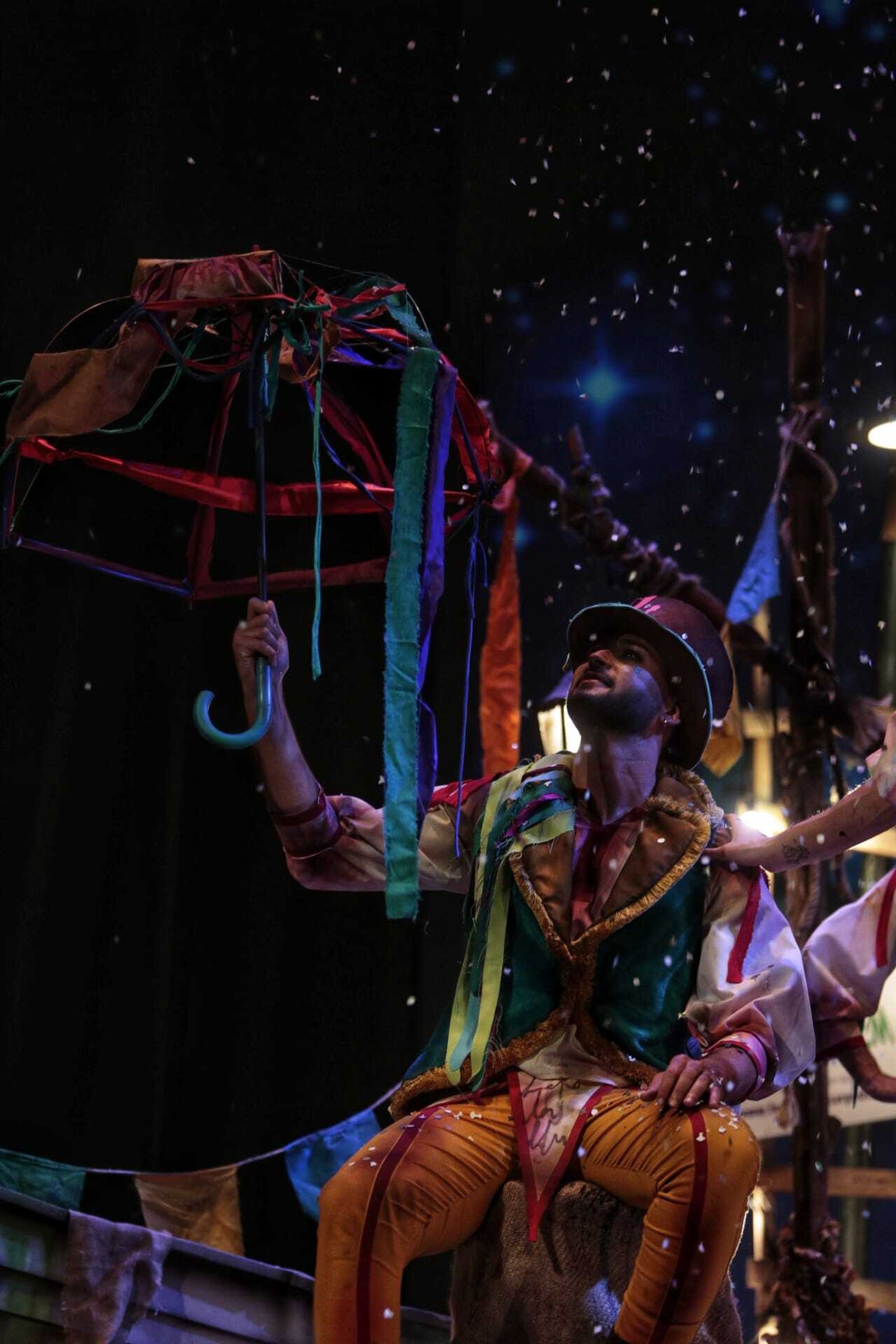 La comparsa "Cantando bajo la lluvia"