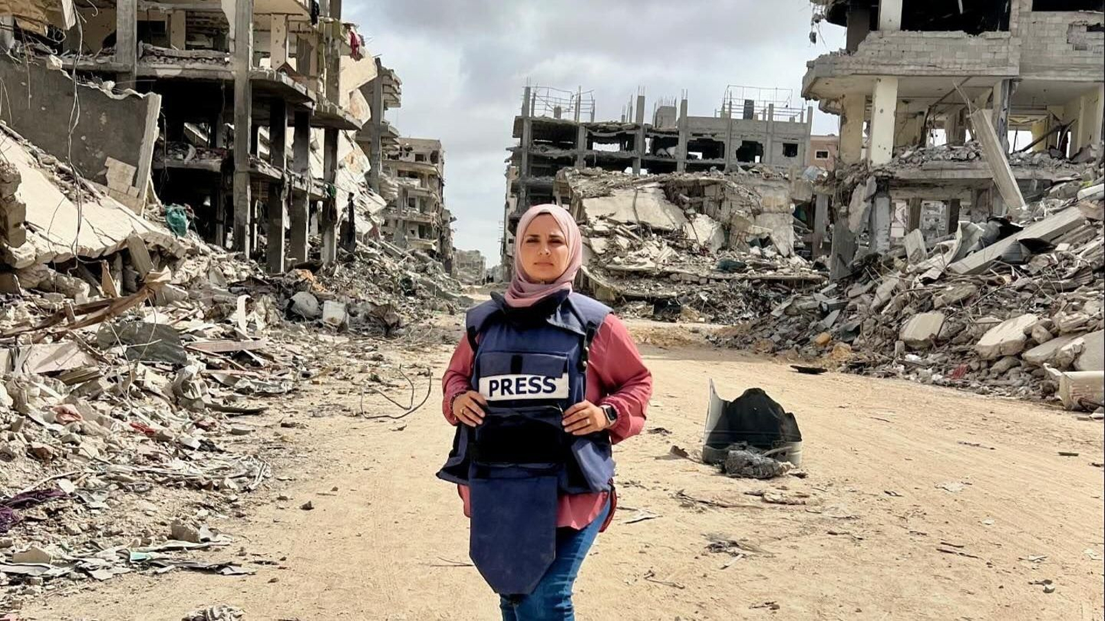 Huda Emad vive de cerca la ofensiva israelí.