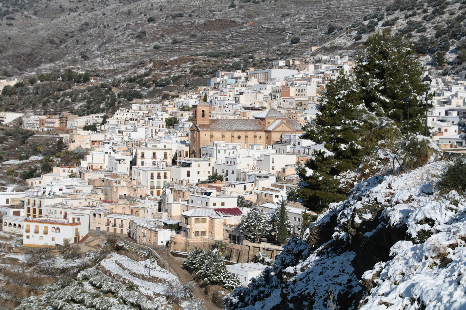 La nieve cubre de blanco la Alpujarra Almeriense