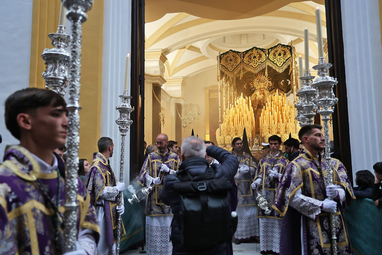 Miércoles Santo: La Hermandad de La Esperanza por las calles de Huelva