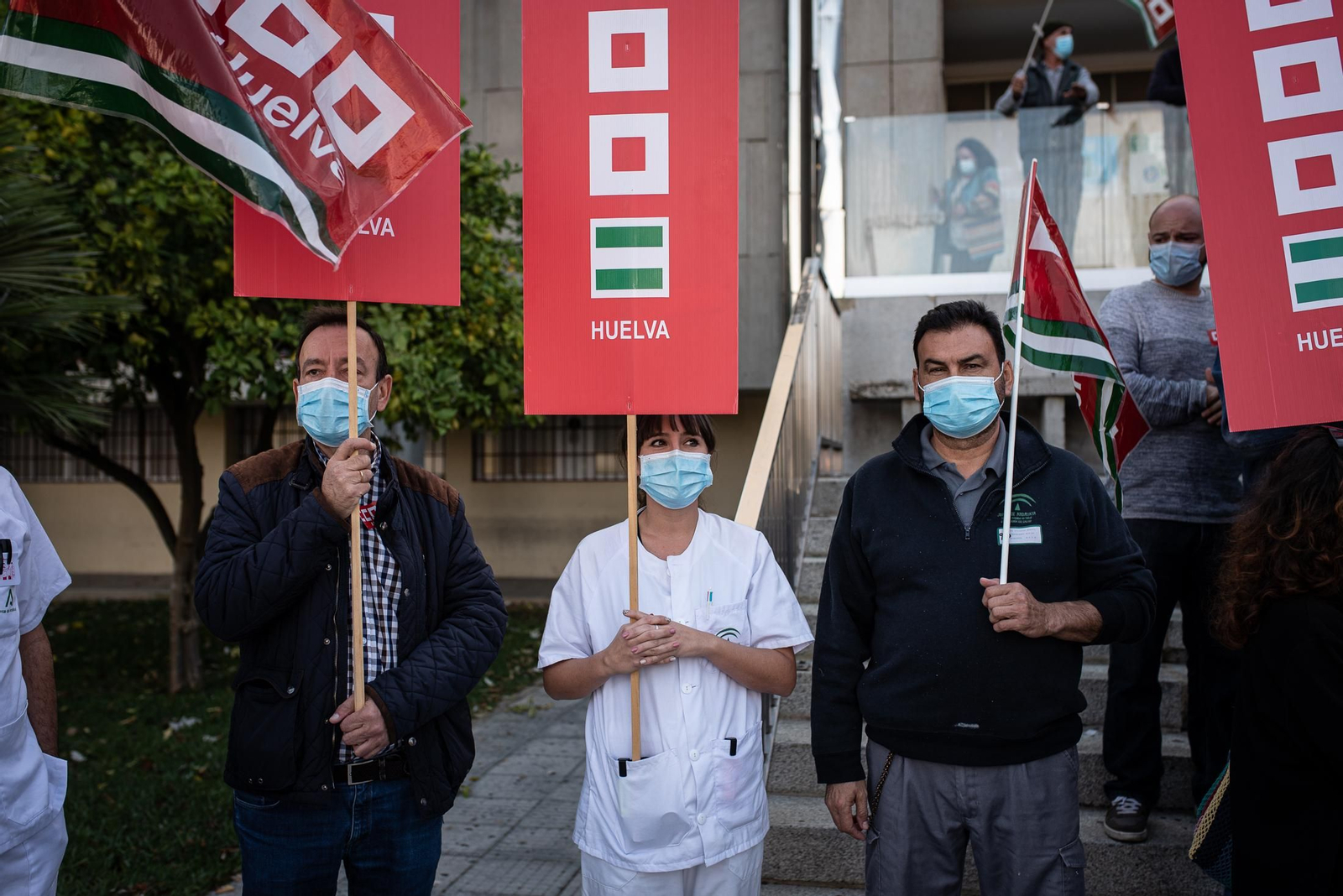 Imágenes  de la concentración sindical de sanitarios en el Infanta Elena