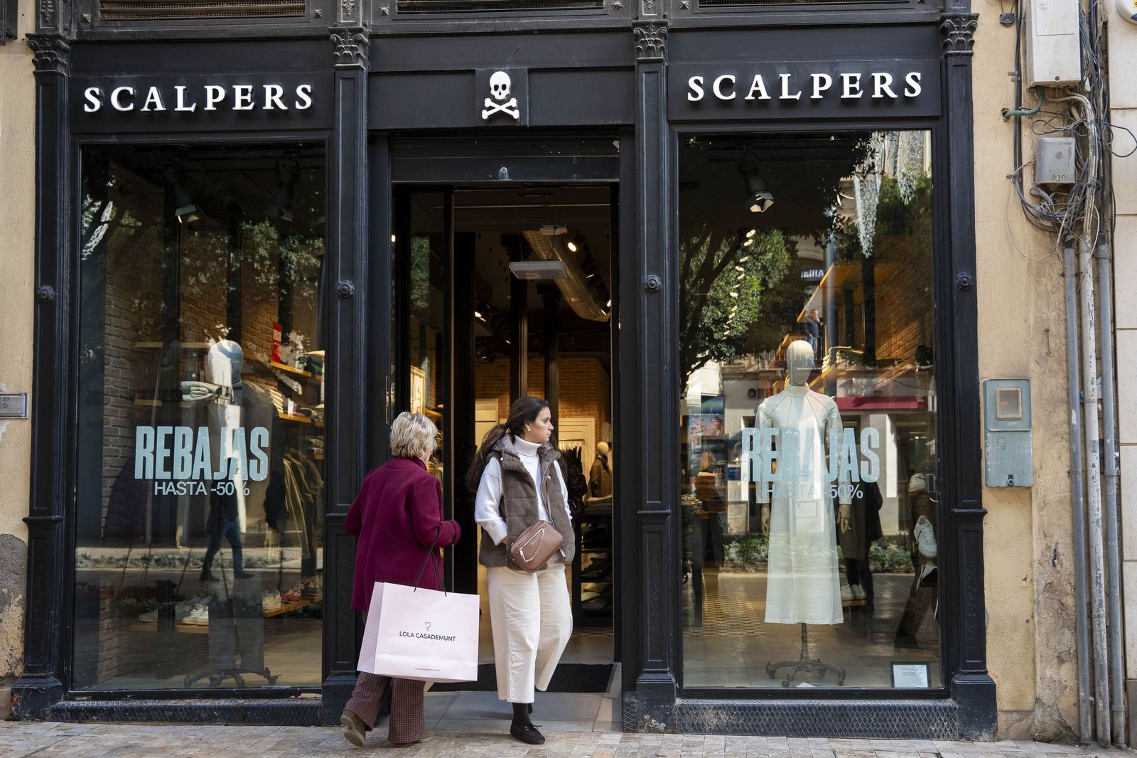 El comienzo de la campaña de rebajas en Almería, en imágenes
