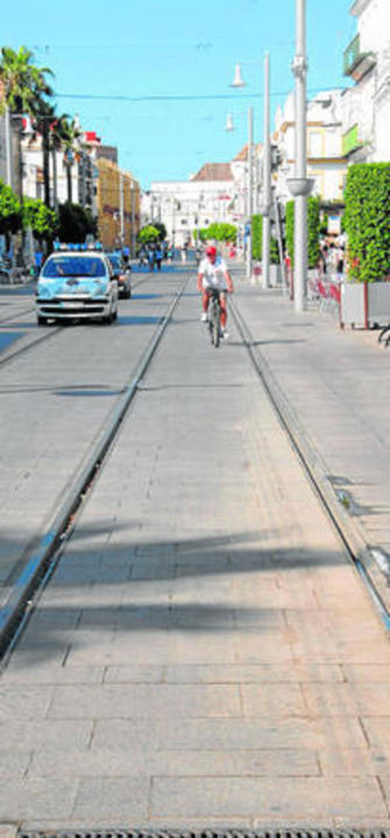 Vías del tranvía en la calle Real.