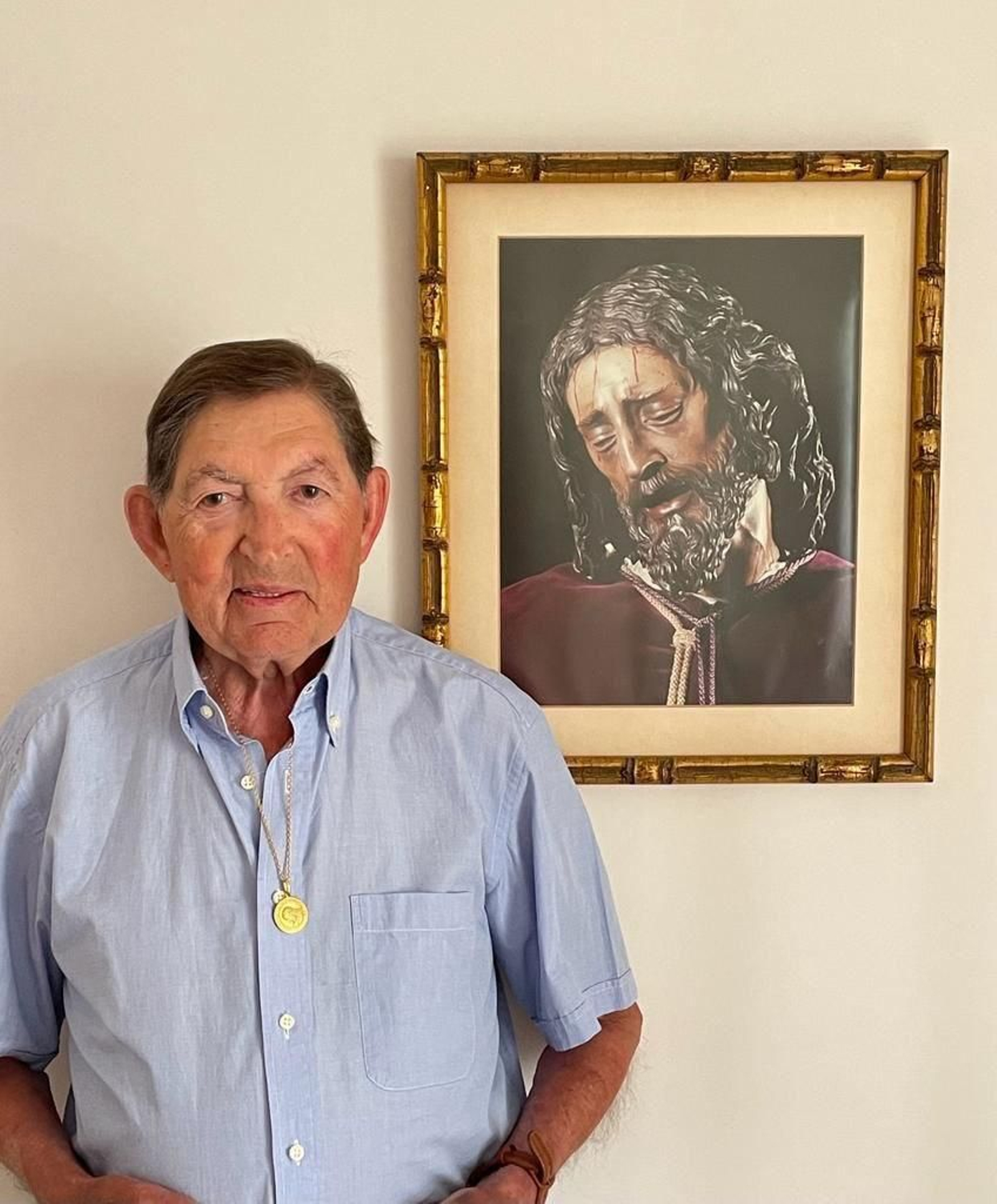 El cofrade Mauricio Abad