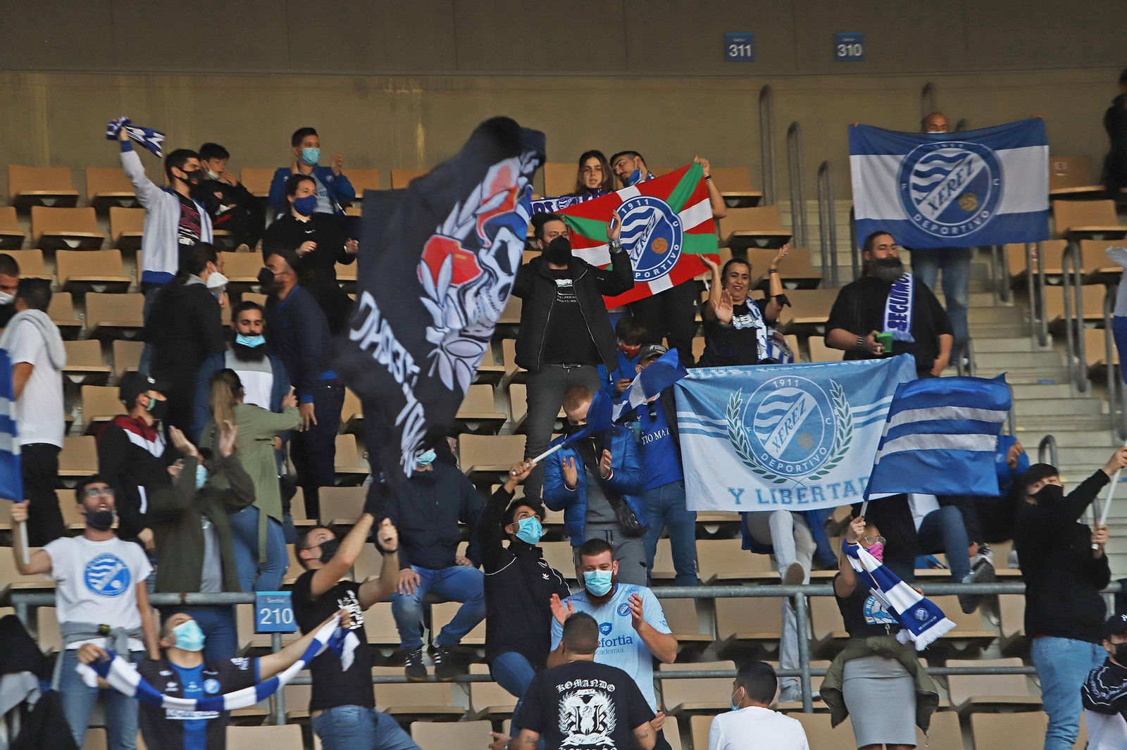 Imágenes del partido entre el Xerez DFC-Conil