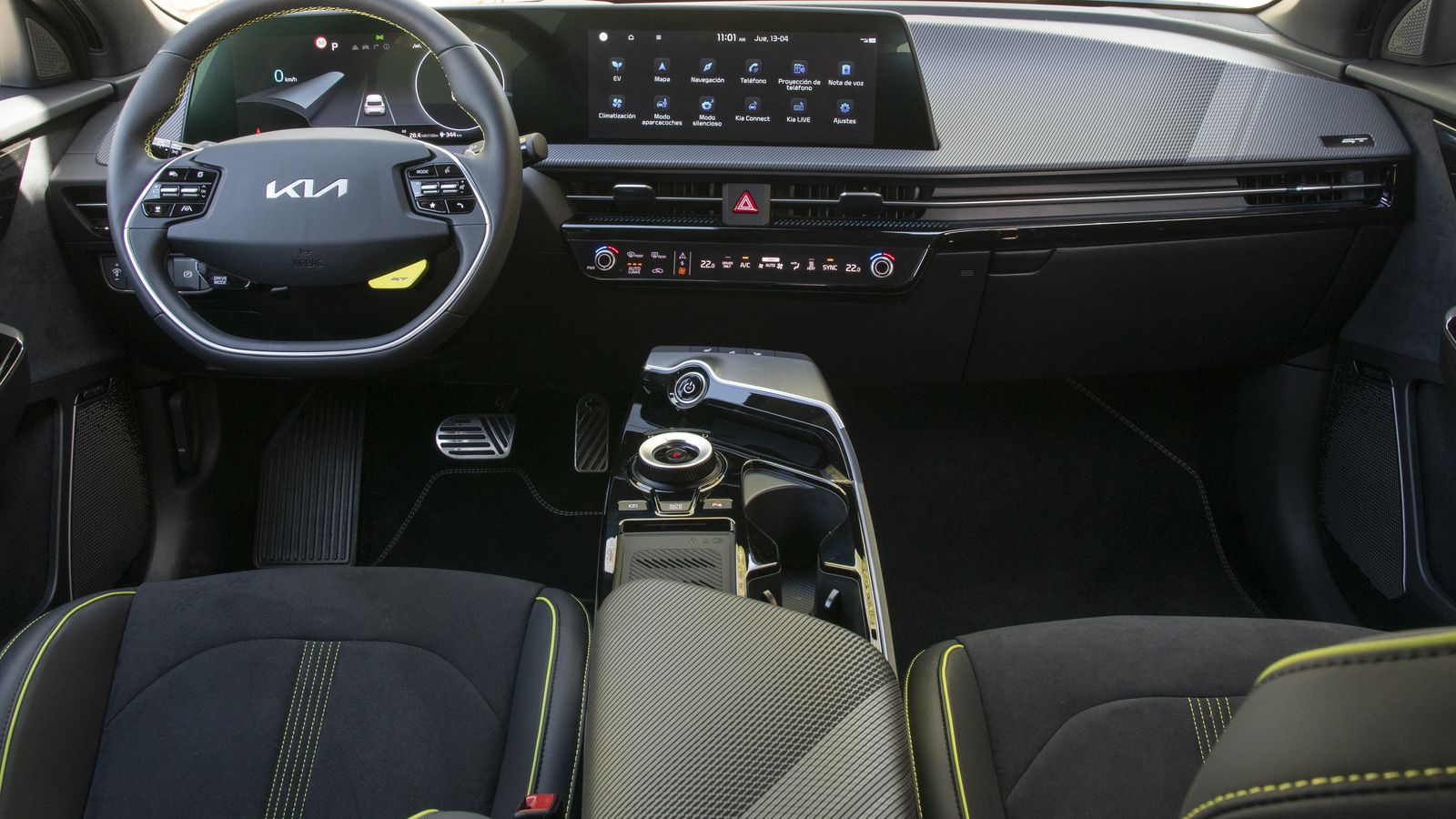 Los detalles en color verde realzan las diferencias de esta versión. El botón simétrico al de los modos de conducción, el GT, permite elegir ajustes específicos.