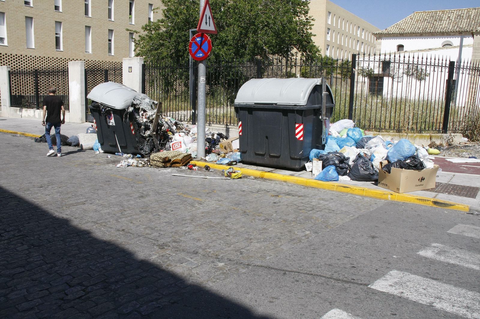 Acumulación de basura en las calles de El Puerto.