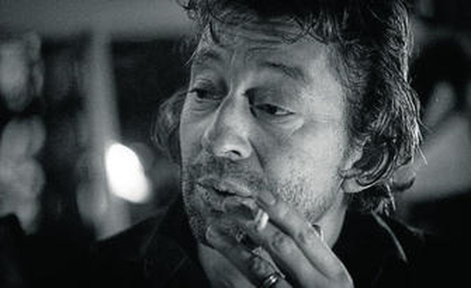 Serge Gainsbourg, fotografiado por Claude Truong-Ngoc en 1981, una década antes de su fallecimiento.