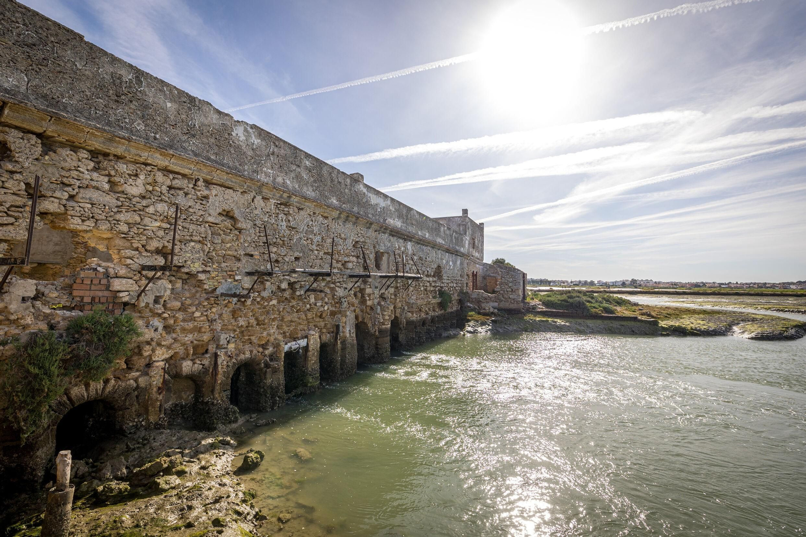 Imágenes del pésimo estado del molino de mareas de Cádiz