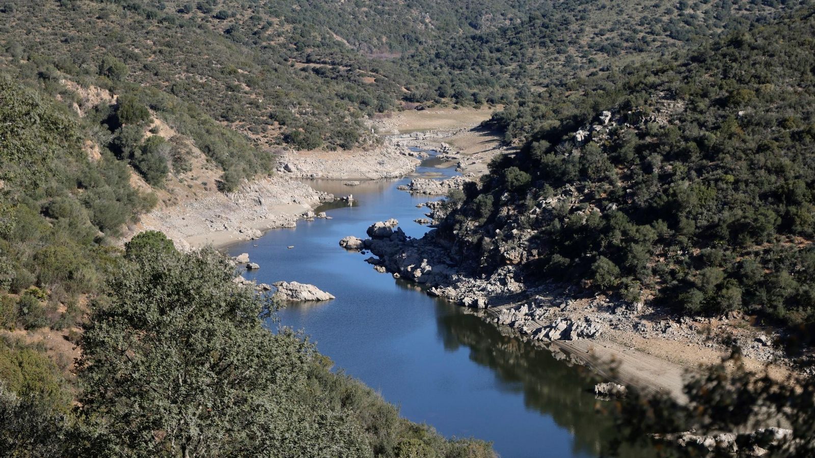 El río Rivera de Huelva, con un nivel muy bajo de agua.