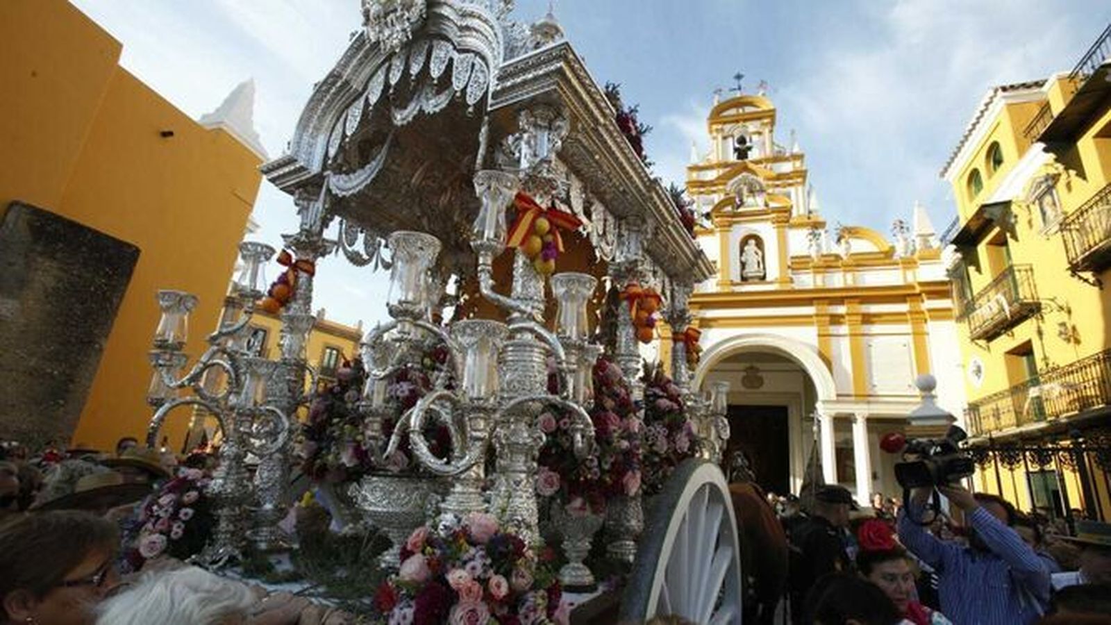 El Simpecao de la Macarena ante la Basílica